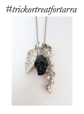 Charm necklace with a black skull, cherry blossom with pearl and petals and an autumn leaf in silver